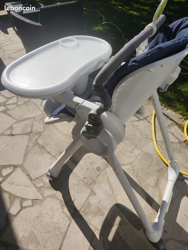 Chaise haute bébé avec tablette (image 5)