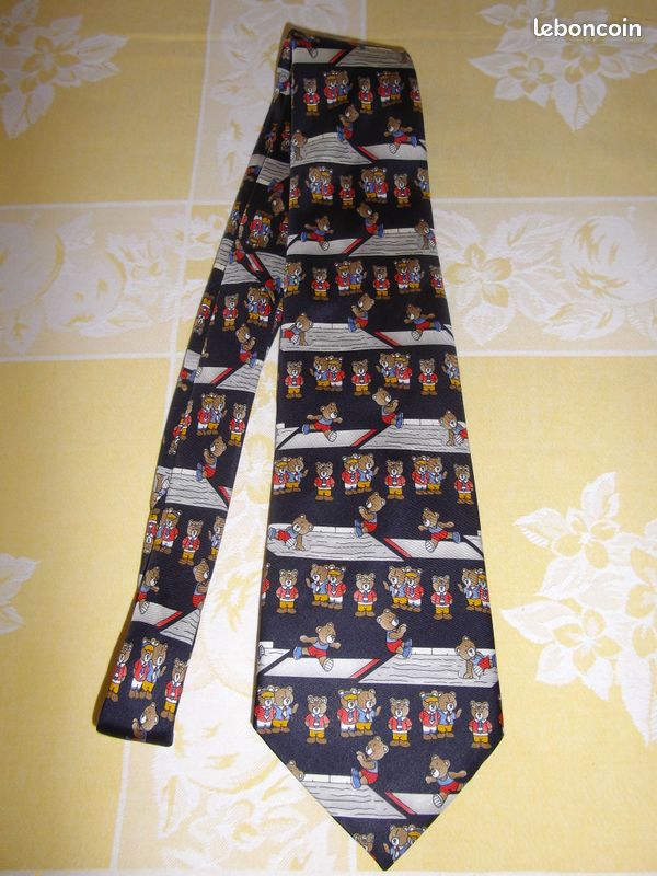 Lot De 2 Cravates Tabasco 100% Soie, Motif Sauce Piquante, Couleur Bleu, Occasion Mais En Bon état