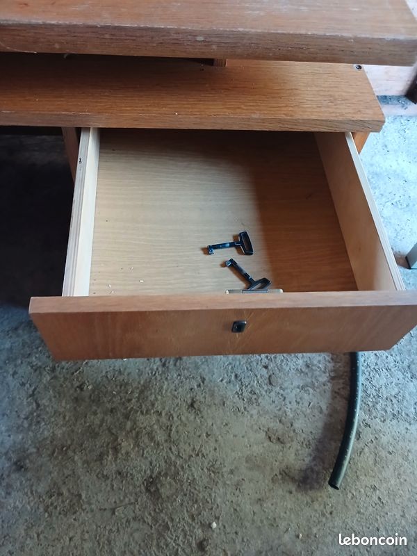 Bureau (image 4)