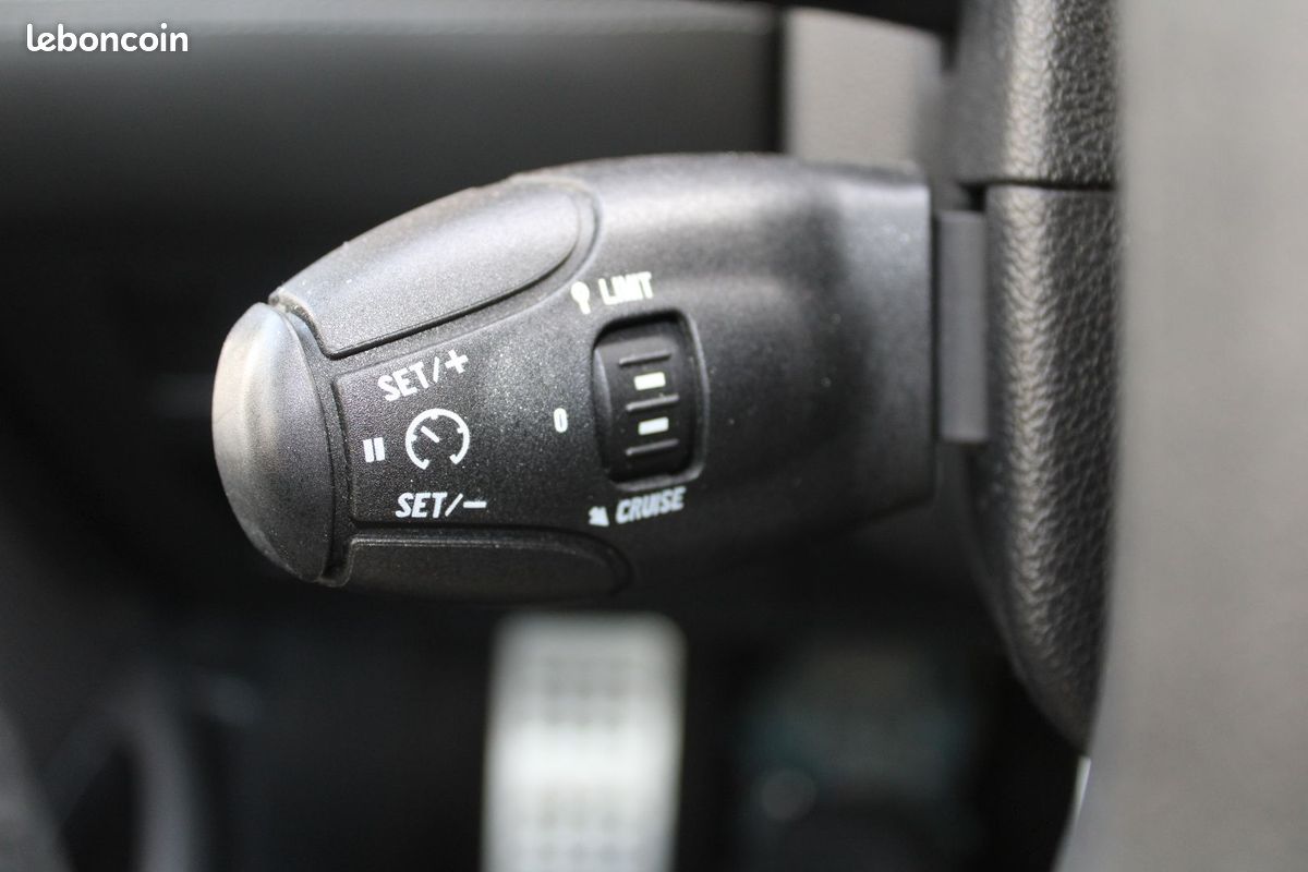 Peugeot RCZ 2L HDI 163 CV DIESEL GPS CUIR ELECT/CHAUFF RÉGULATEUR BLUETOOTH USB ABS LUXE BV6 (image 18)
