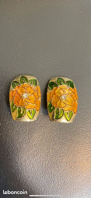 Boucles D'oreilles Vintage - Métal Doré émaillé Beige - Fermoir Clous