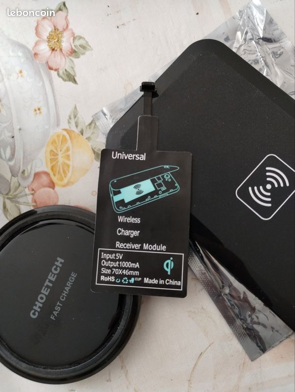 Double chargeur sans fil avec feuillet de recharge micro USB (image 1)