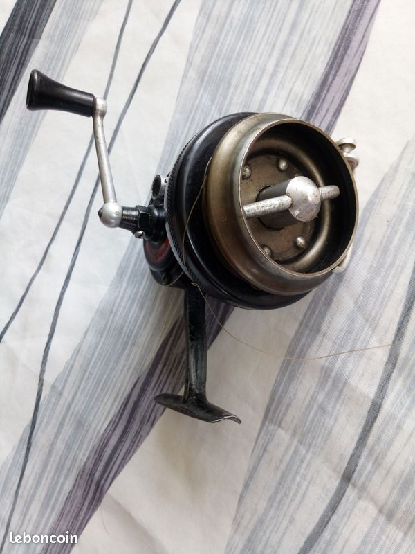 Ancien moulinet de pêche RU 331 Drag Ancien moulinet de pêche RU 331 Drag