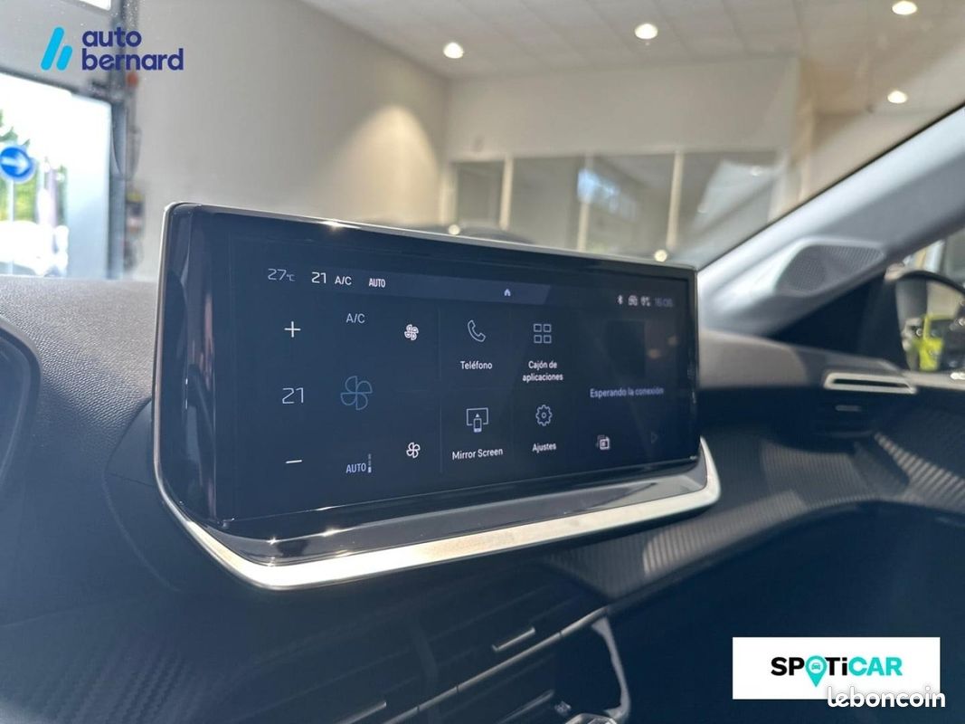 Peugeot 208 1.2 Hybrid 110ch Allure e-DCS6 (image 18)