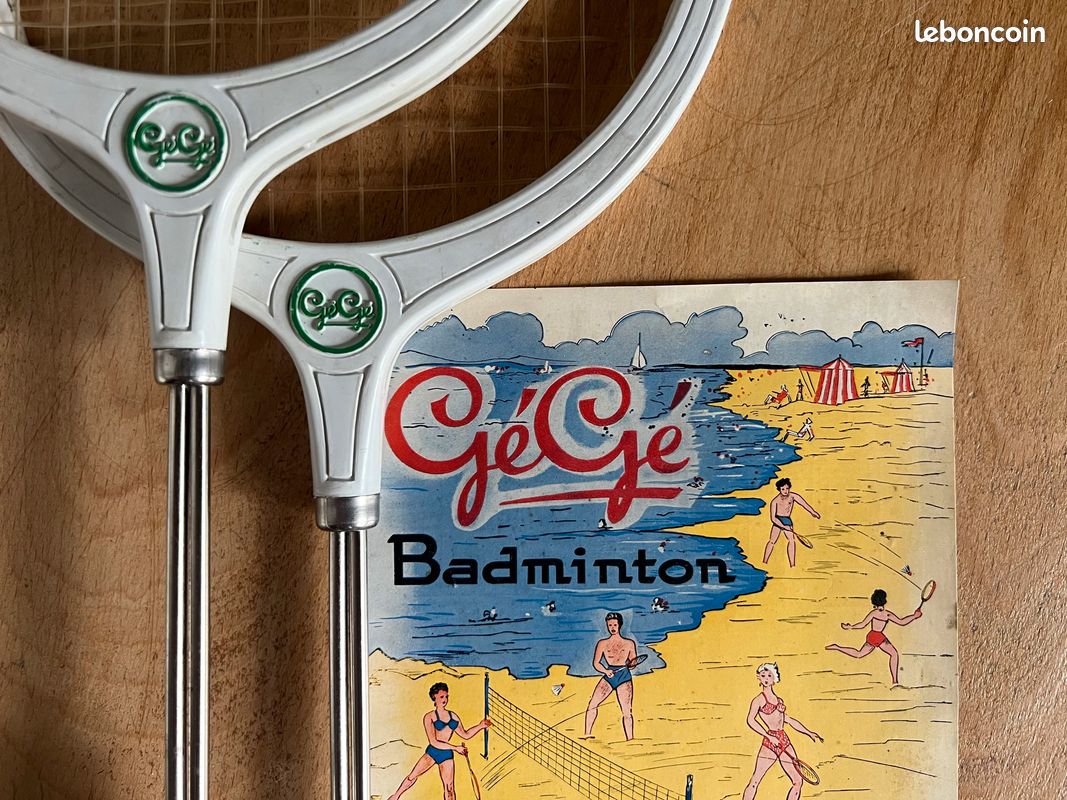 Ensemble De Badminton Sport Badge Logo Emblème. Illustration