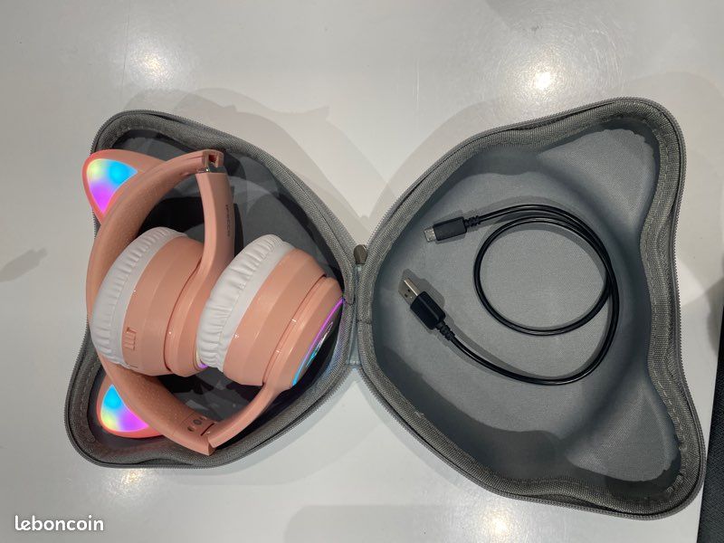 VuyKoo Casque Audio Enfants Bluetooth avec Microphone HD/Lumières LED, Volume Limité 85dB, Son Stéréo pour Smartphone, iPad, Tablet, Kindle, École (Violet