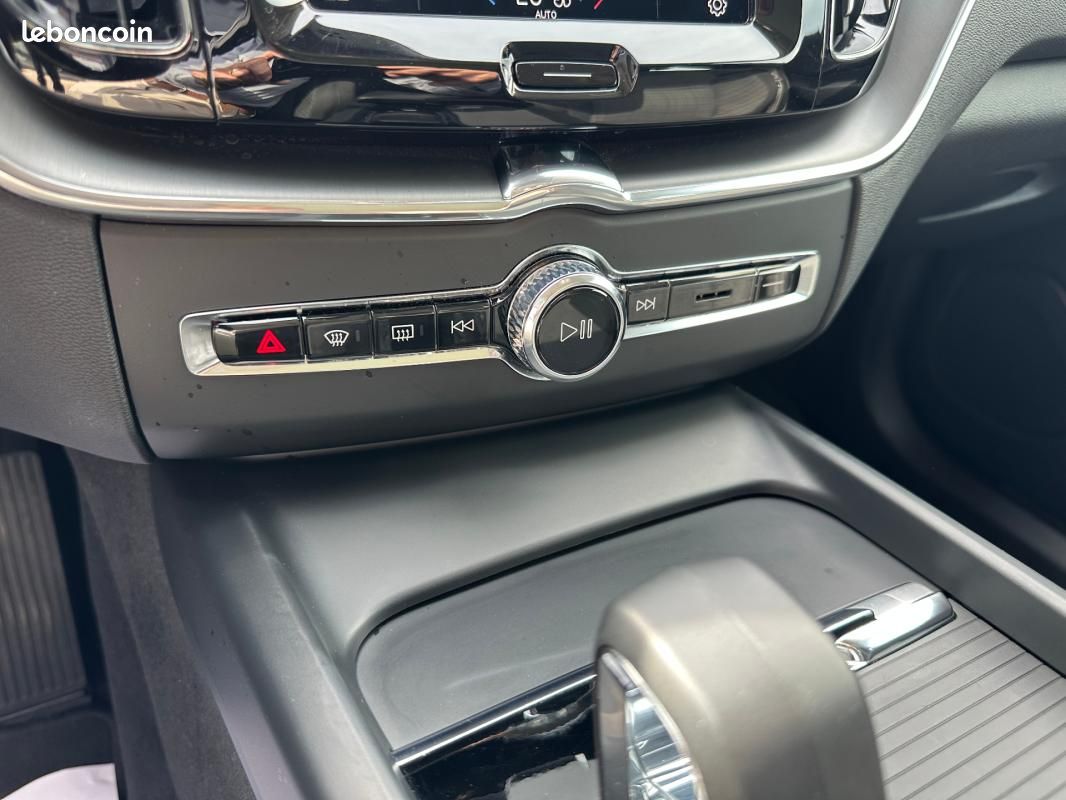 Volvo XC60 T6 AWD Hybride rechargeable 253 ch+145 ch Geartronic 8 Plus Style Chrome (image 20)