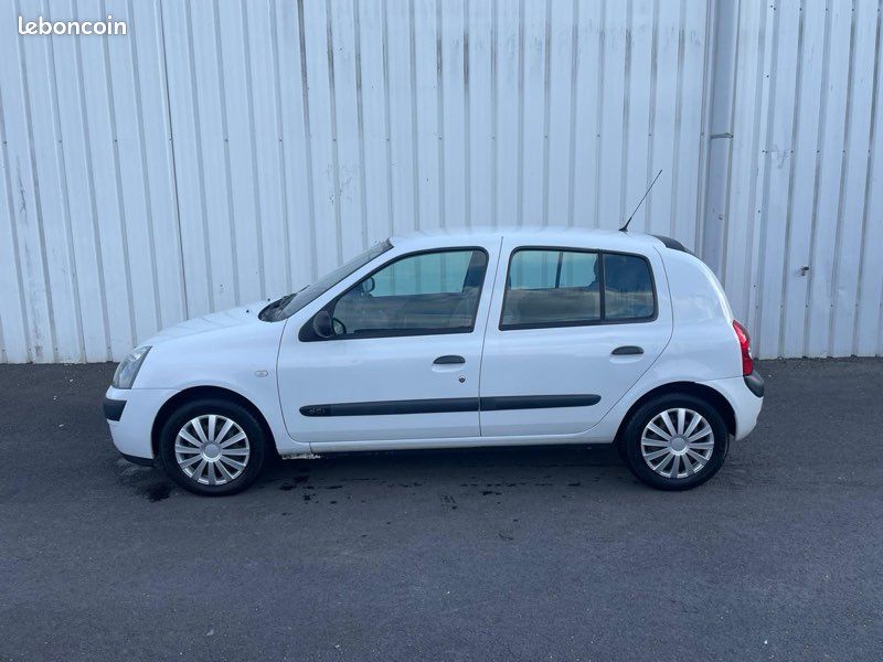 Clio 2 (image 1)