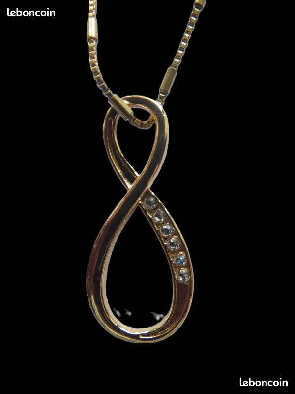 Collier Plaqué Or Avec Pendentif Et Pierre Fantaisie - Longueur 34 Cm - Occasion
