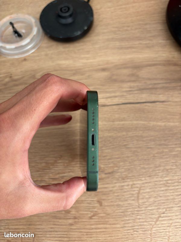 IPhone 13 vert très bon état (image 6)