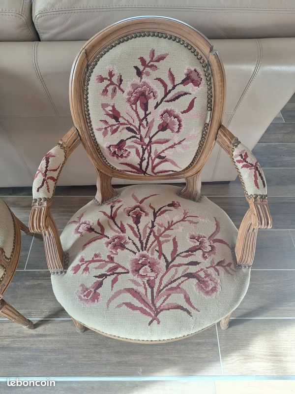 Paire de fauteuils Louis XVI (image 7)