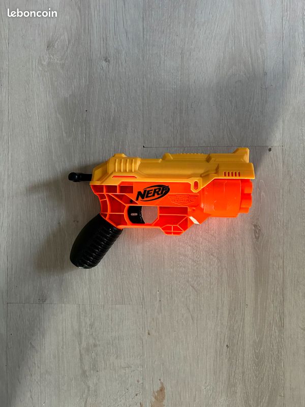 Pistolet nerf avec laser + pistolet nerf recharge 6 balles à vendre (image 3)