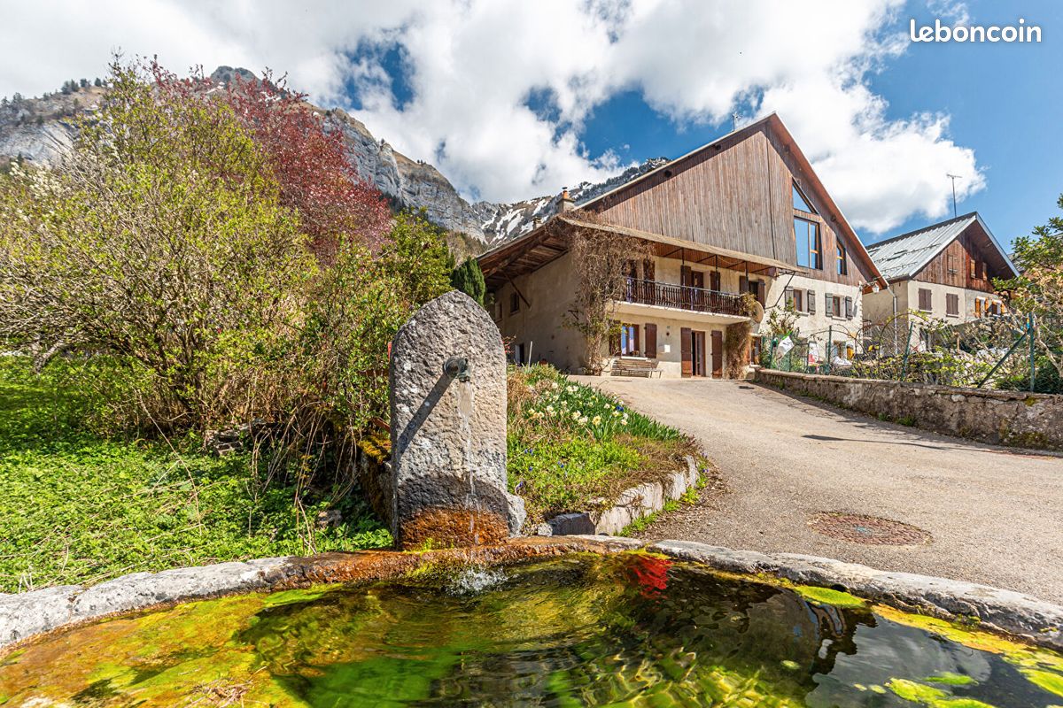 Maison 6 pièces 139 m² · à Talloires-Montmin · 139 m² · 317 500 €