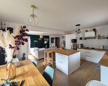 T4 lumineux de 85 m² - Résidence calme et boisée avec parking privé + proche Aréna et tramway