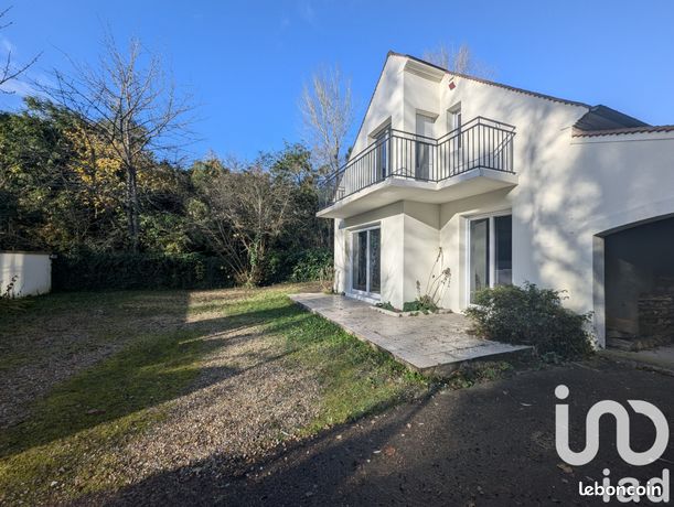 Maison 8 pièces 216 m²