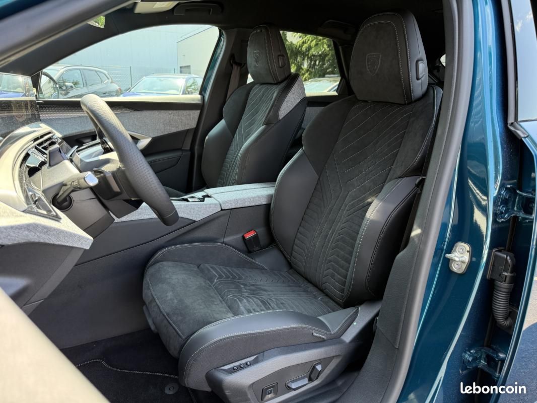 Peugeot 3008 GT EXLUSIVE HYBRID 145 CH (image 7)
