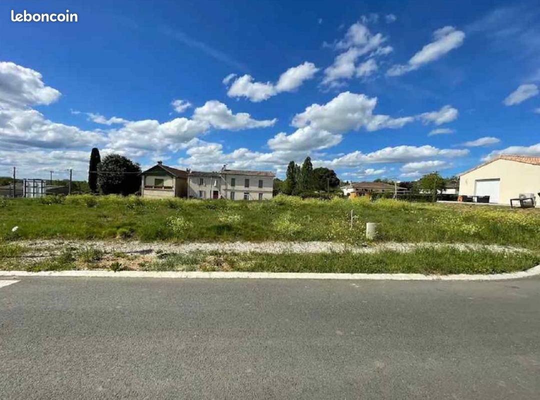 Terrain 702 m² Verdelais · 54 000 €