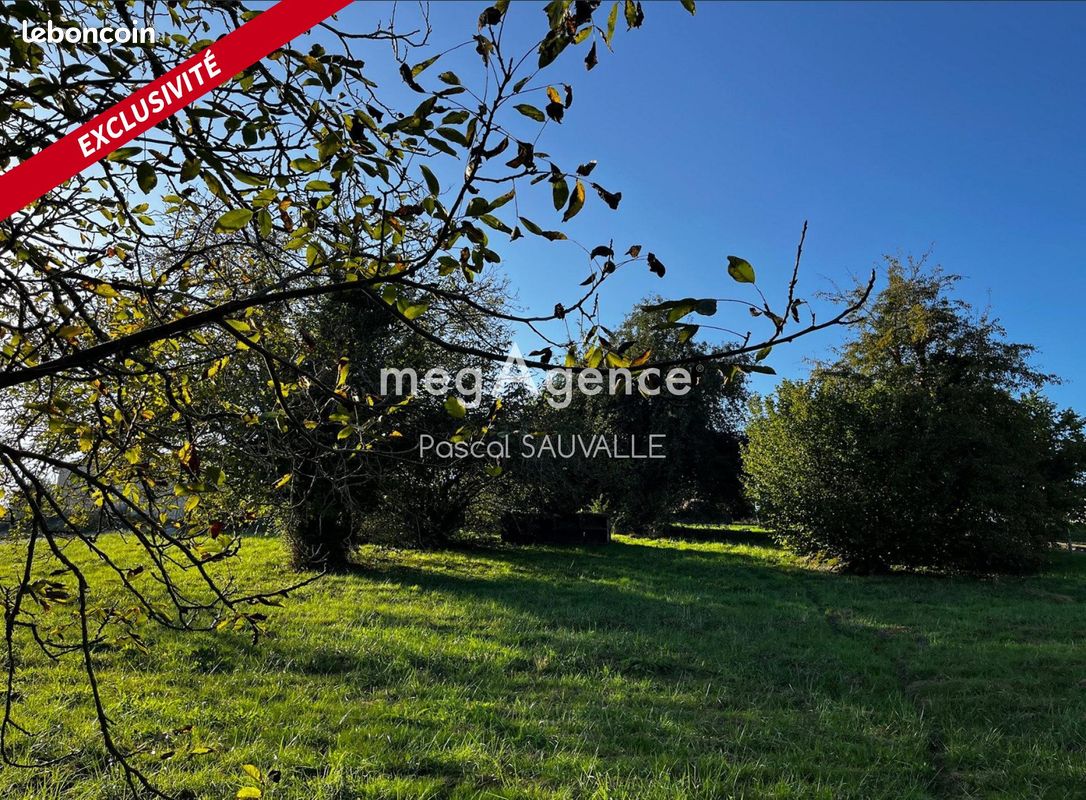Maison 891 m² · à Château-l'Évêque · 891 m² · 30 000 €