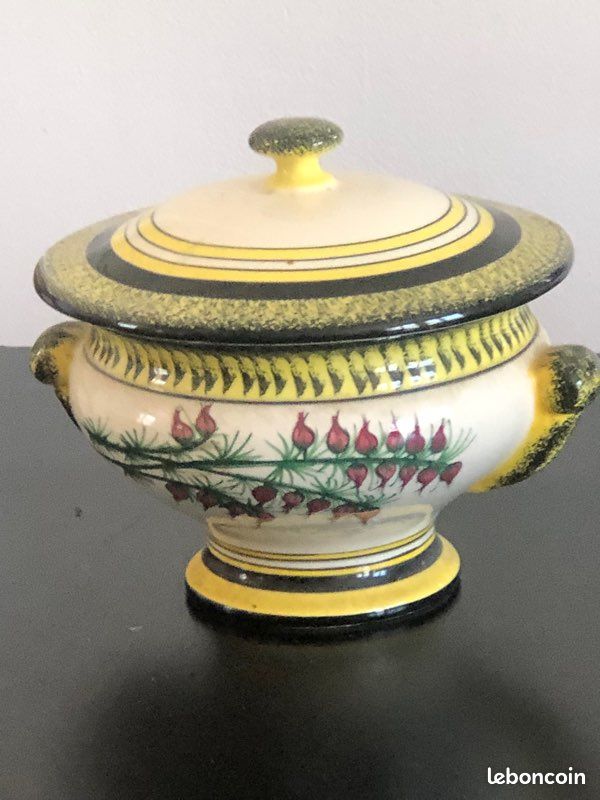 Petite soupière en faïence Quimper Henriot (image 1)