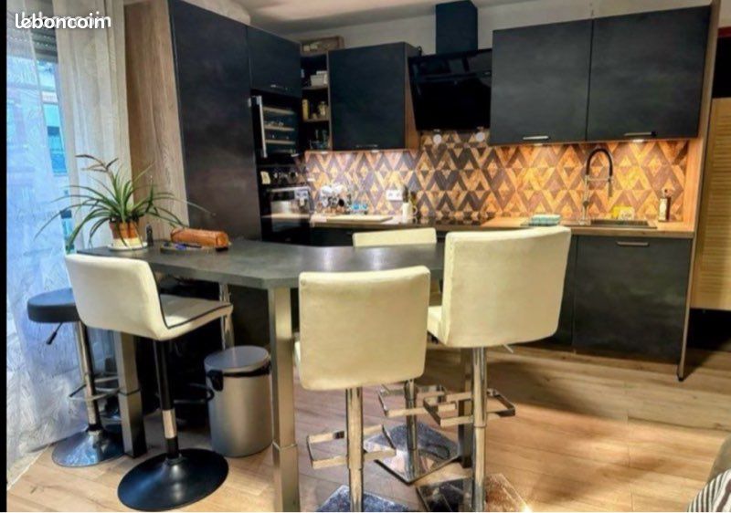 Table bar d’angle gris foncé (image 1)
