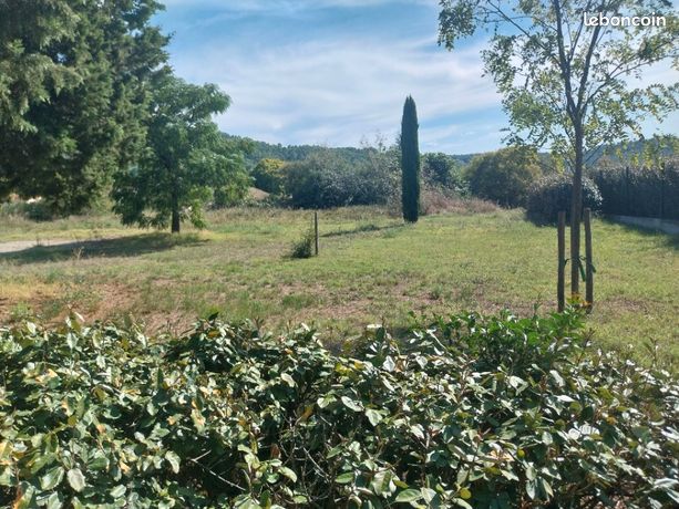 Terrain 1 070 m² Salernes