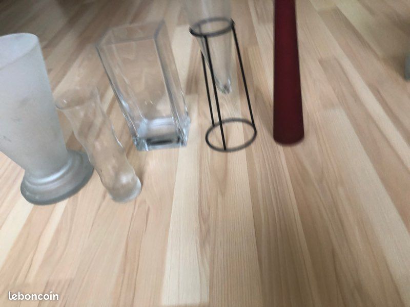 Vases (image 1)