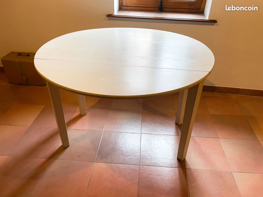 Table ronde à rallonges en bois massif cérusé blanc diamètre 110 cm (image 3)