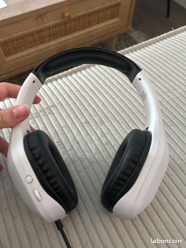 Casque Stéréo Filaire Muvit H102 Pour Playstation 5 Blanc Et Noir (image 6)