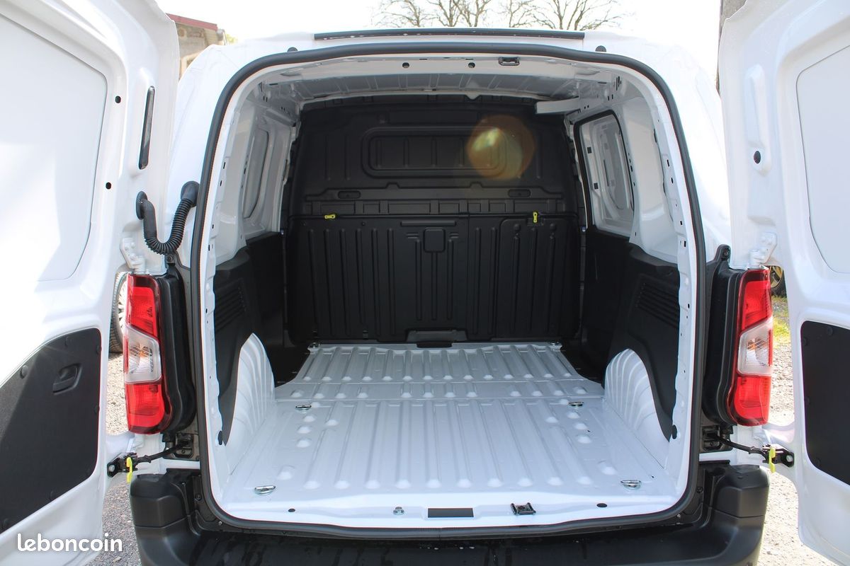 Citroen BERLINGO 5 M CONFORT BOITE 6V DIESEL 100 CV GRAND GPS 3D 2X CAMÉRA RÉGULATEUR BLUETOOTH (image 6)