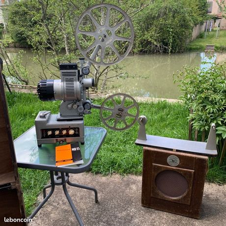 Projecteur André DEBRIE 16mm modèle D Projecteur André DEBRIE 16mm modèle D