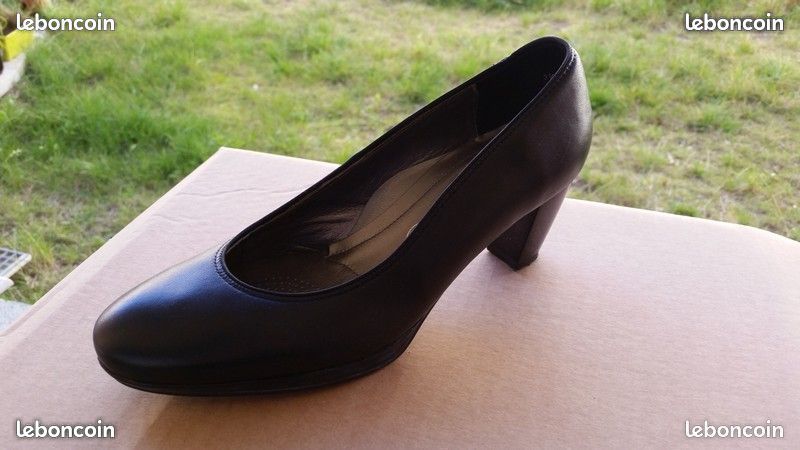 Escarpins chaussures femme en cuir Pointure 36,5 marque Ara