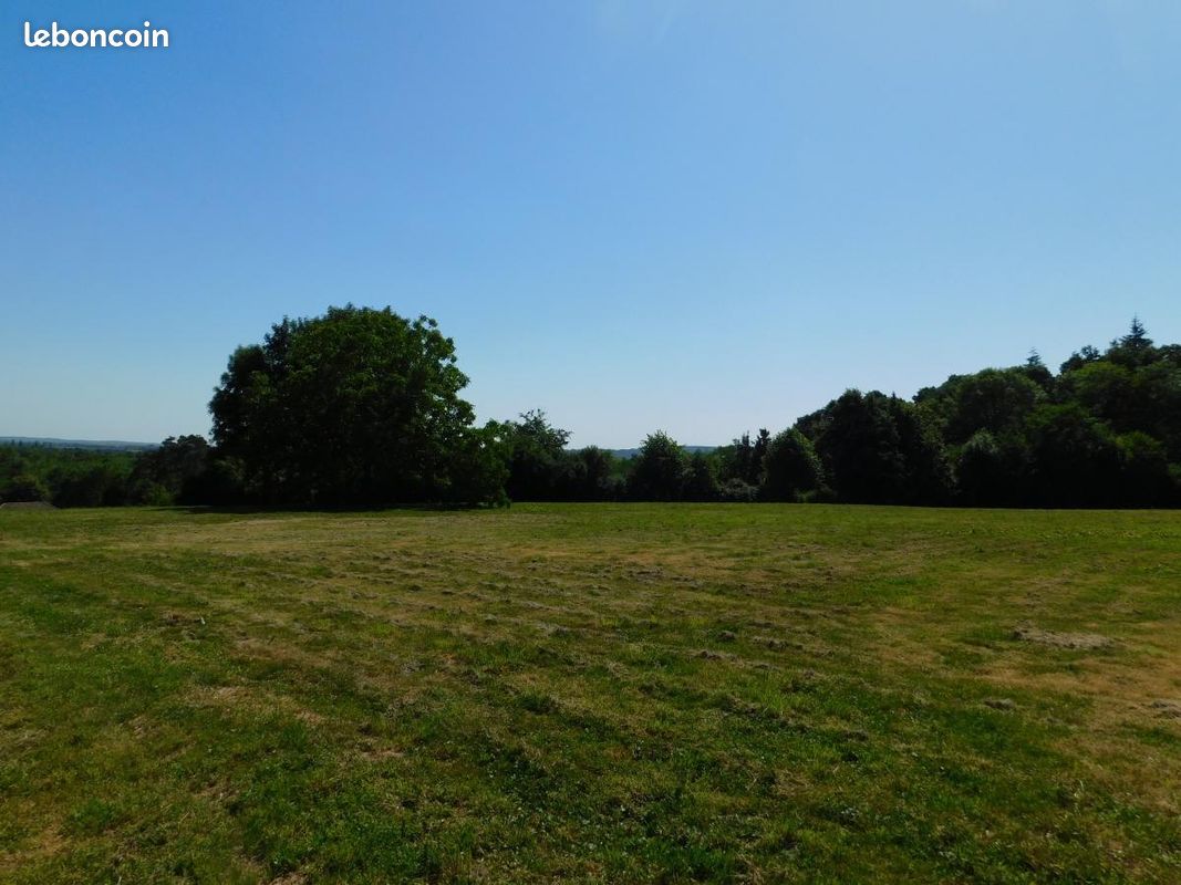Terrain 5700 m² · à Pont-d'Ain · 5 700 m² · 225 000 €