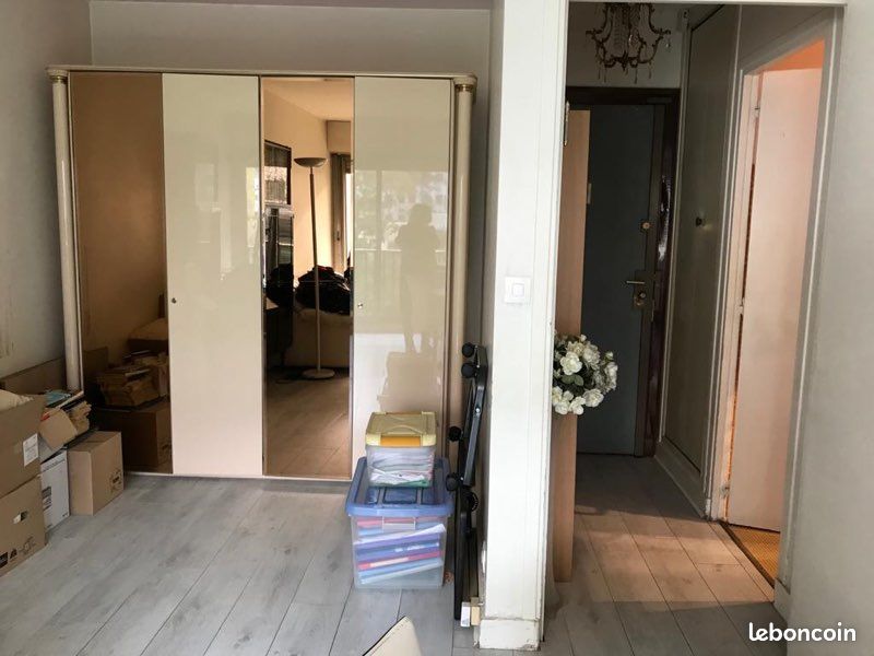 URGENT- armoire crème laquée miroir , intérieur bois (image 1)