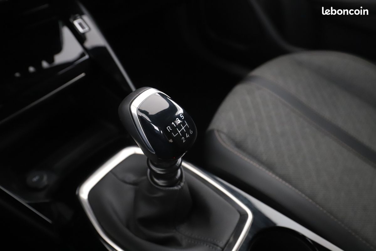 Peugeot 2008 1.2 PureTech Allure 101 ch (image 22)