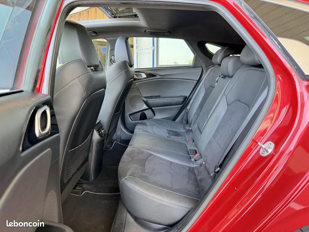 Kia Pro_cee'd 1.6 CRDI 136 DCT7 GT LINE PREMIUM (image 17)