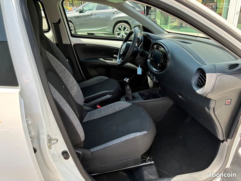 Toyota aygo x 1.0 VVT-i 72 Dynamic (image 13)
