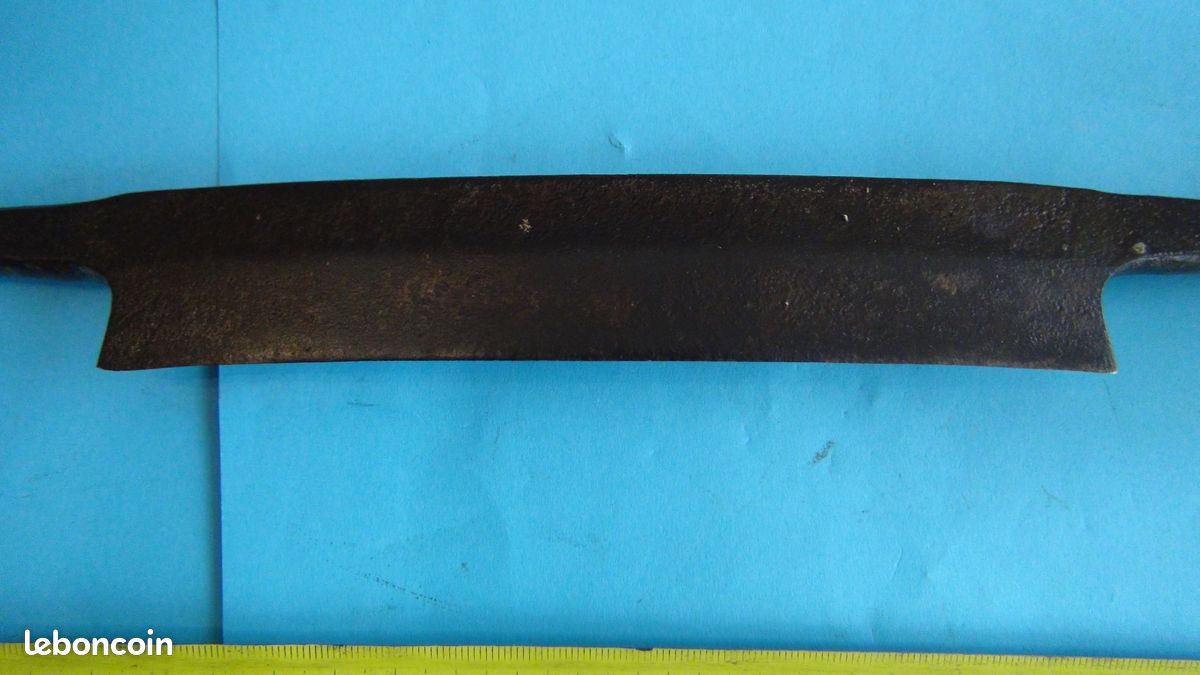 ANCIENNE PLANE ou RABOT à TIRER .N° 7 marque patry fréres  en acier Anglais. Lame seul de 16 cm et 3 cm de large ,longueur total de 34,5 cm ; poids