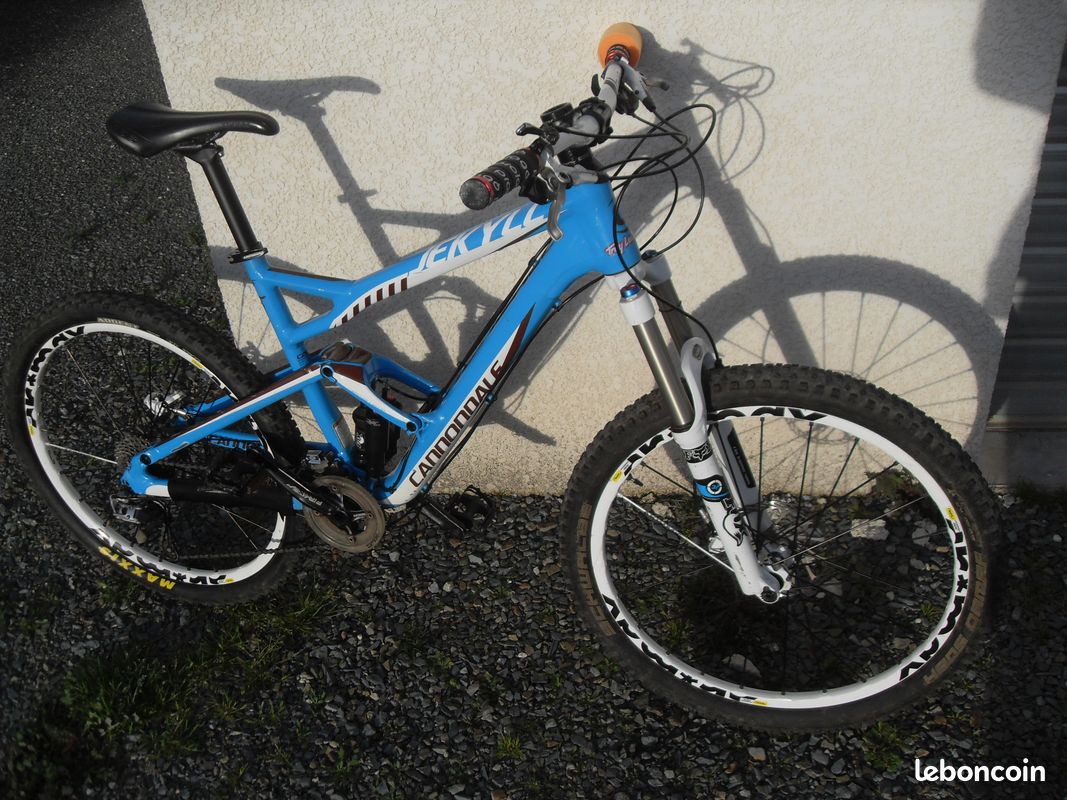 Cannondale Jekyll génération 2 gen II 26p 26" M mavic crossmax sram 2x9 X5 X9 full suspension Fox très réglable + LO MTB Vtt bleu enduro leger 13,8kg revisé super état hormis petit poc 26 pouce +-2013 (image 2)