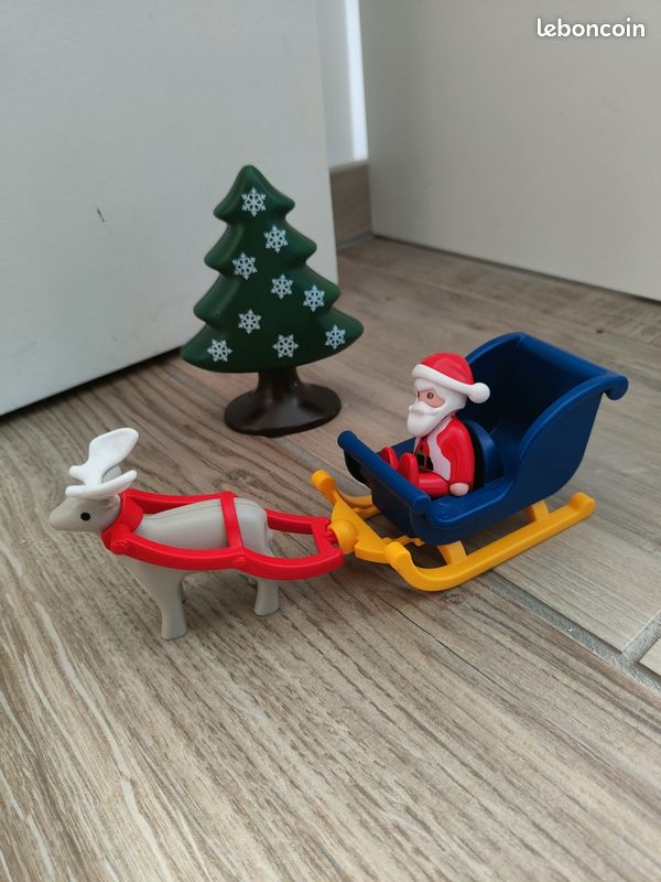 Père Noël traîneau et sapin playmobil (image 1)
