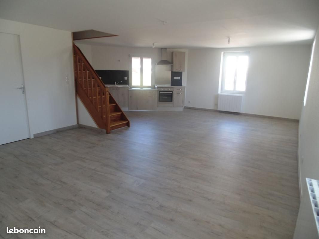 Appartement 3 pièces 91 m² · à Saint-Paul-de-Varax · 91 m² · 715 €