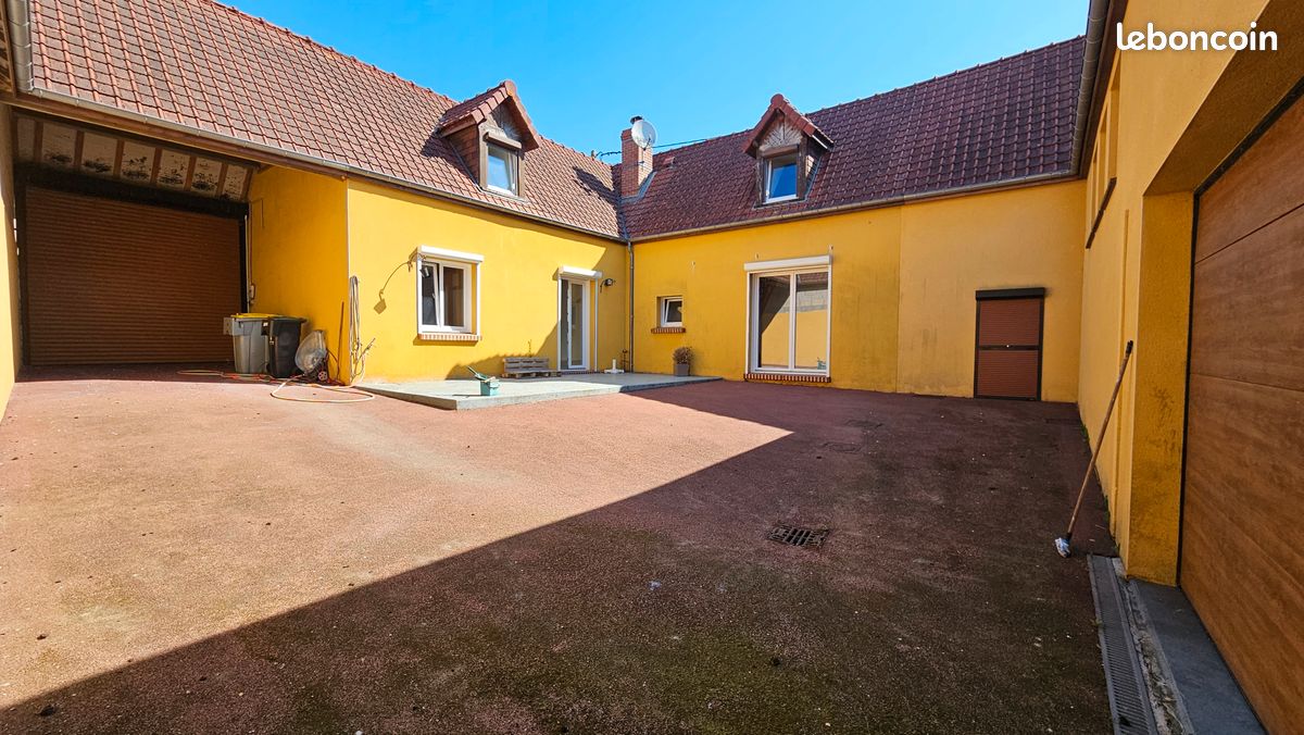 Maison 6 pièces 215 m² · à Domart-en-Ponthieu · 215 m² · 208 000 €