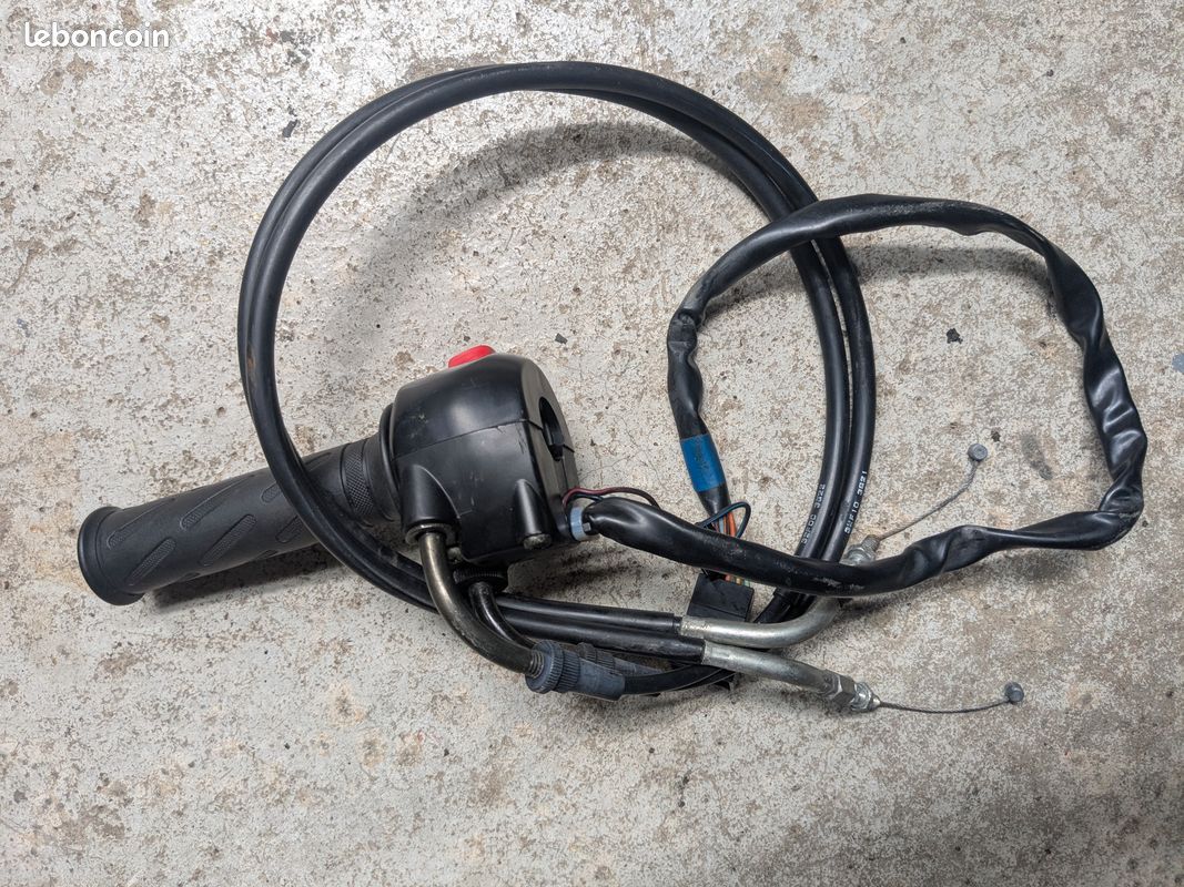 Interrupteur De Poignée D'Accélérateur Droit Pour Suzuki GSF 400 Bandit - Référence A2687 - Occasion