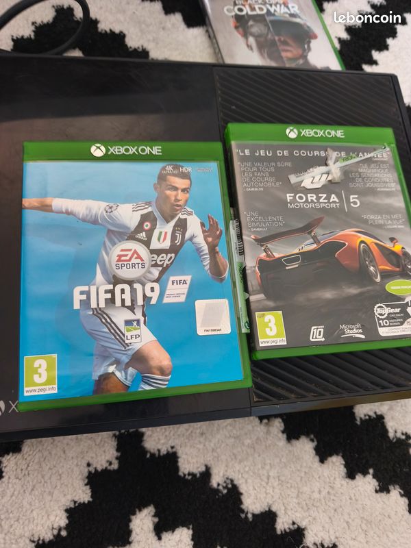 Xbox One 500 Go + 4 jeux (sans manette) (image 2)