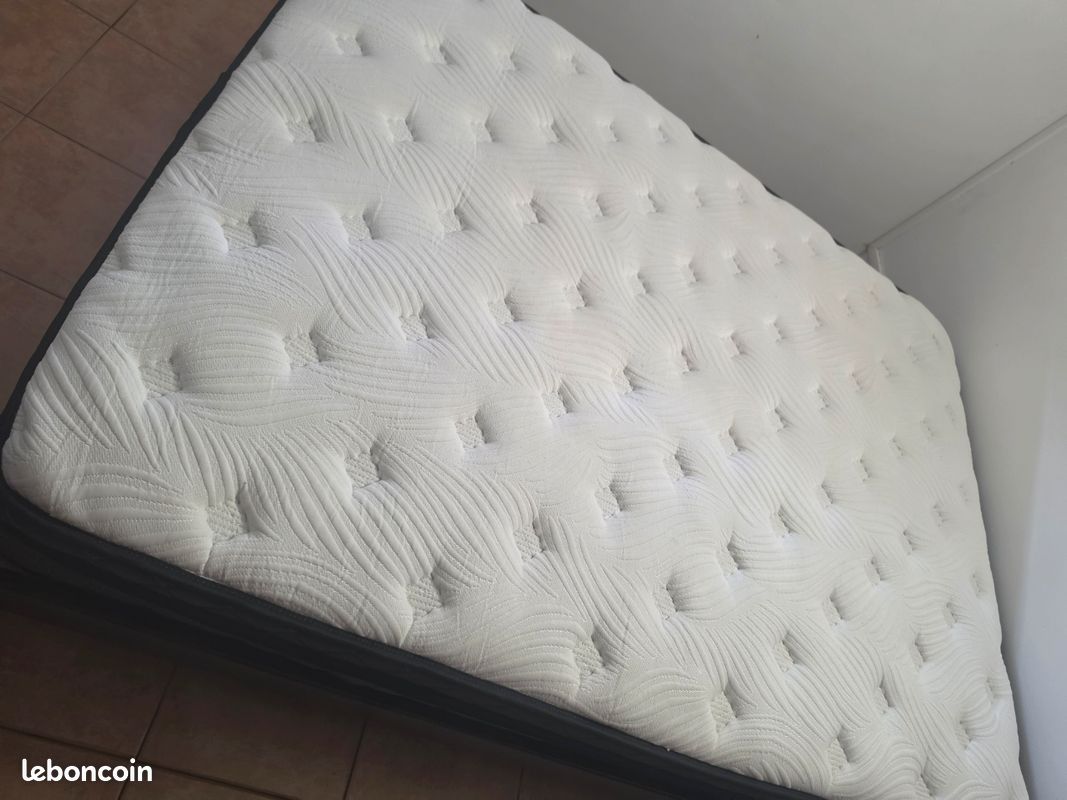 Matelas 140×190 à ressorts – très peu utilisé – excellent état (image 1)