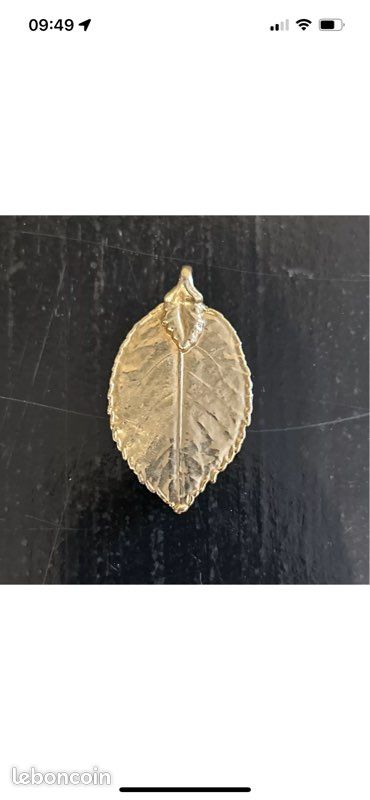 Broche feuilles des années 1970 - France