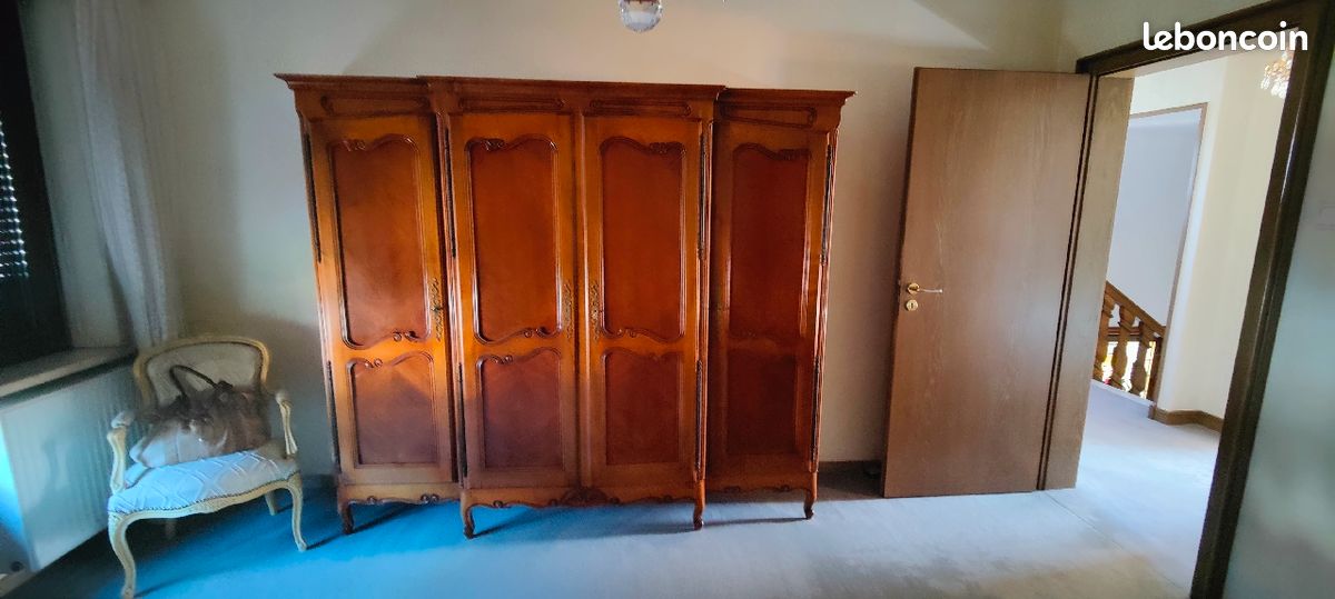 Armoire en bois massif (image 1)