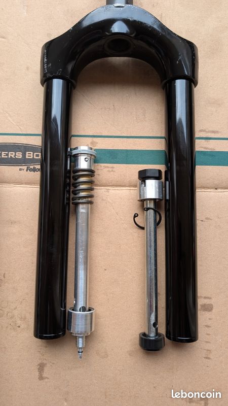 Fourche De Suspension Marzocchi MC Comp Pour VTT 26 Pouces - Tube 1 1/8" Fileté, 210 Mm, Occasion