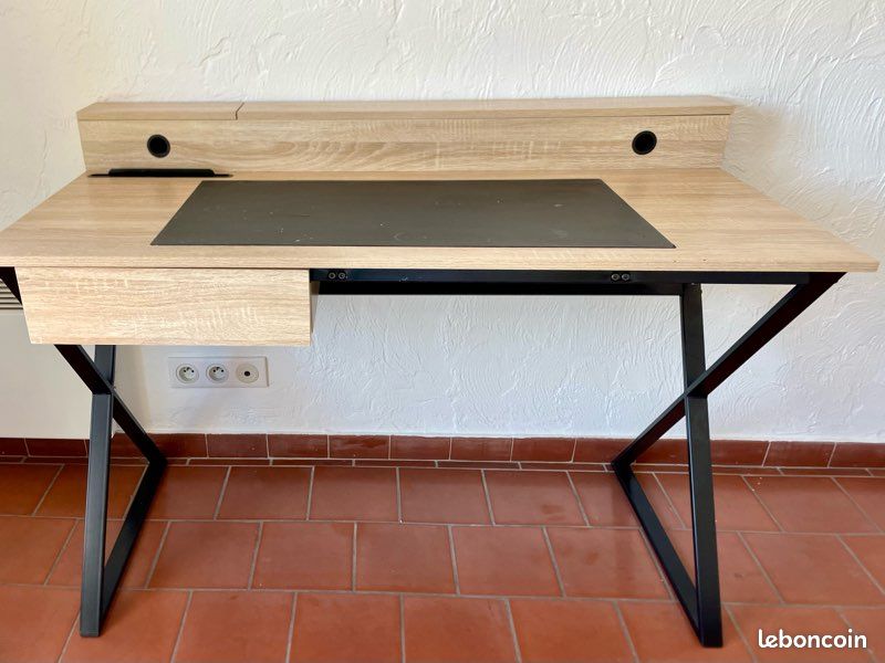 Bureau (image 1)