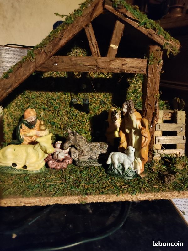 Ancienne Crèche De Noël Avec Santons En Plastique – Vintage Et Authentique