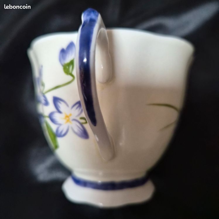 Ensemble Tasse à Thé et Soucoupe Vintage - Décor Floral Peint à la Main (image 5)